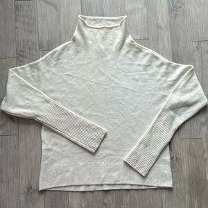 Aritzia Wilfred 100% Cashmere Cream‎ Cyprie Sweater XS